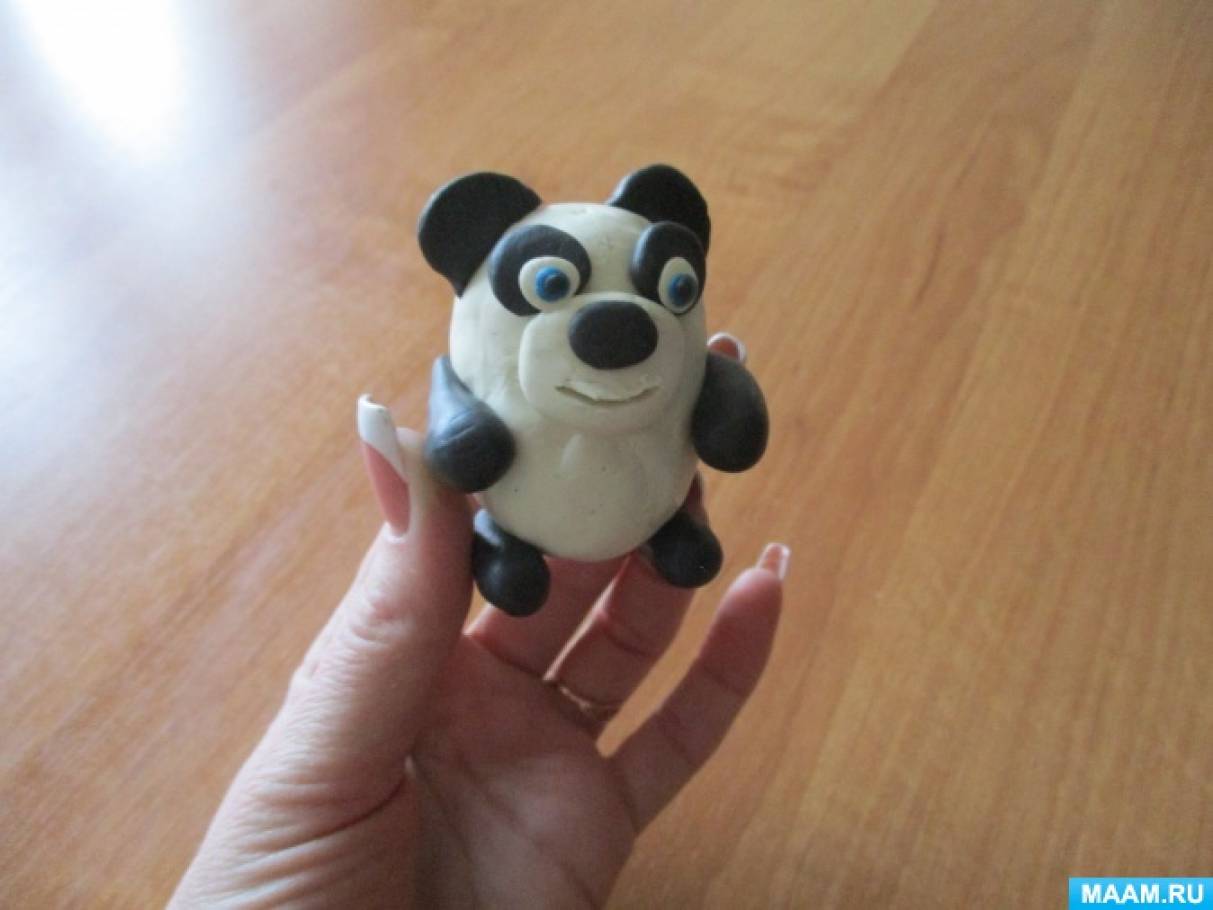 Мастер-класс по лепке из пластилина с использованием контейнеров от киндер-сюрпризов игрушка «медвежонок Панда»