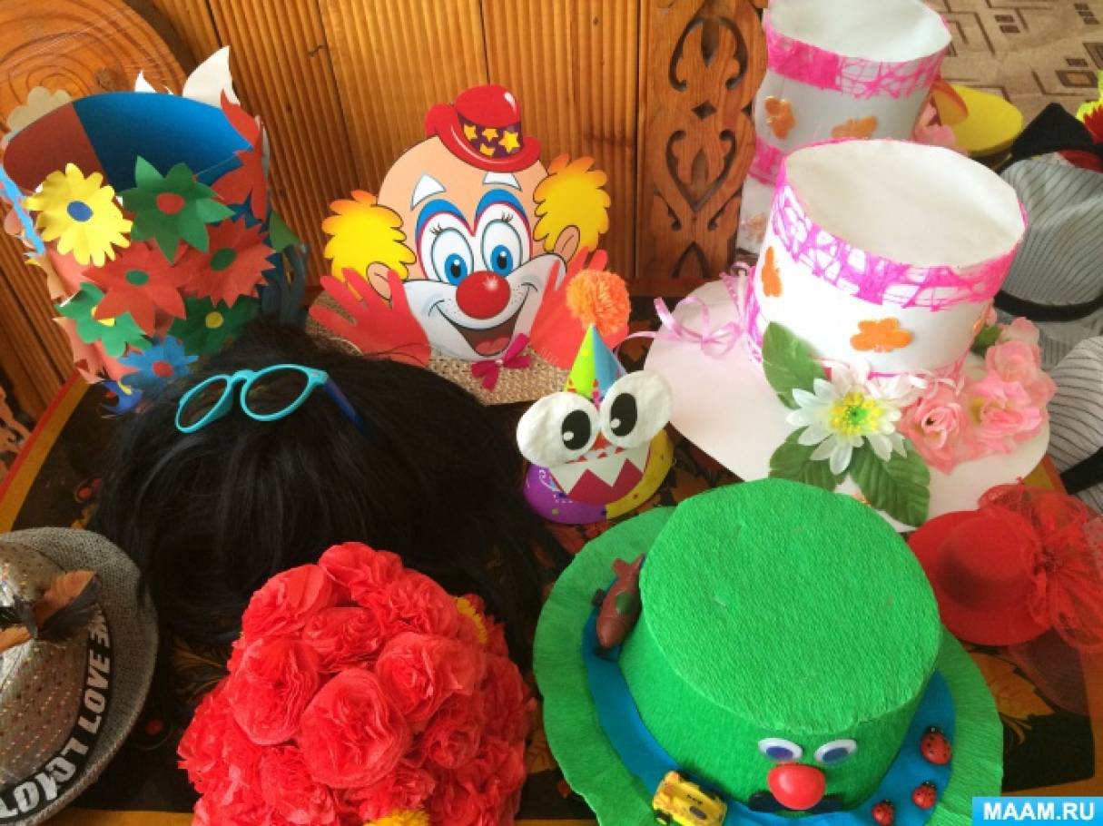 Шляпы сценарий. Украшение шляпки для детского сада. Парад шляп в детском саду. Конкурс шляп в детском саду. Украшение шляпы для конкурса в детском саду.