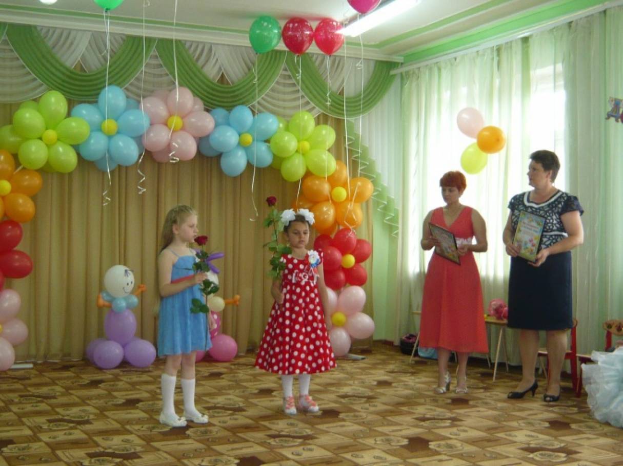 Смотреть фотографию №11 Фото №11 Выпускники читали стихи пели песни играли в игры