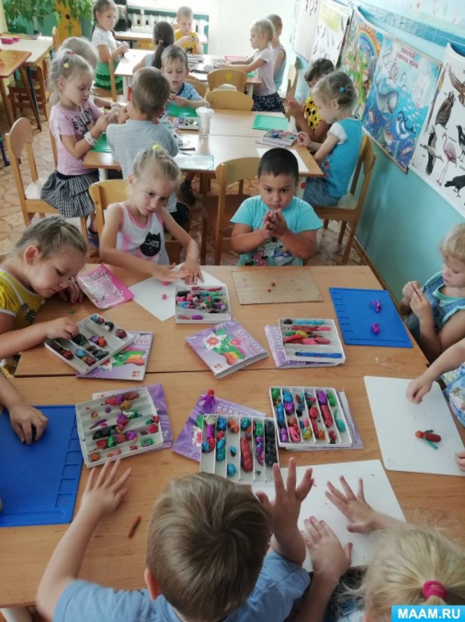 Групповые занятия педагога-психолога по арт-терапии в летний период. Лепка - фото