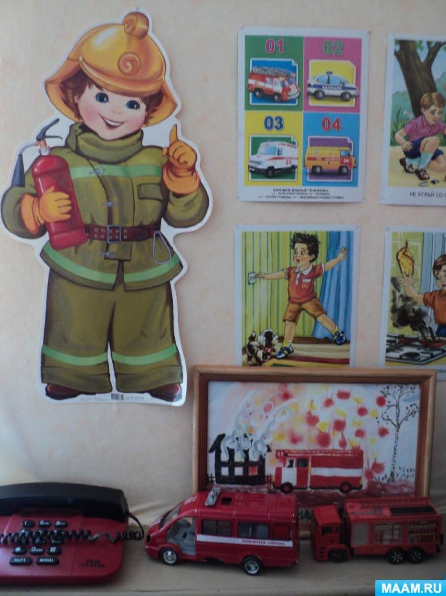 Пожарники в детском саду. Уголок ОБЖ В детском саду. Проект по пожарной безопасности в старшей группе. Старшая группа картины по безопасности.