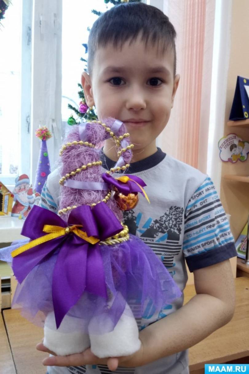 Смотреть фотографию №3 Фото №3 В нашем детском саду существует давняя традиция перед новогодними праздниками проводить выставку поделок на новогоднюю тему