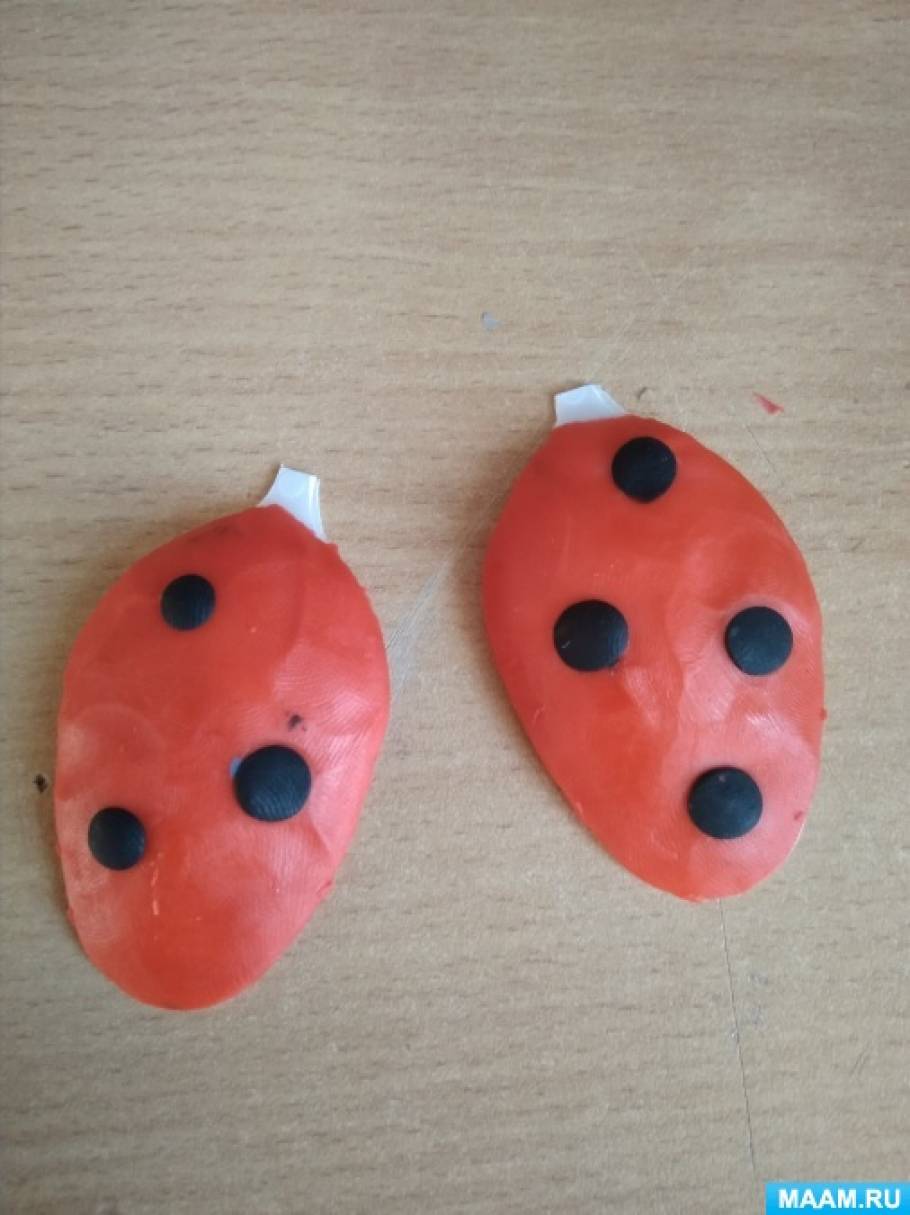 Божья коровка из пластилина для детей