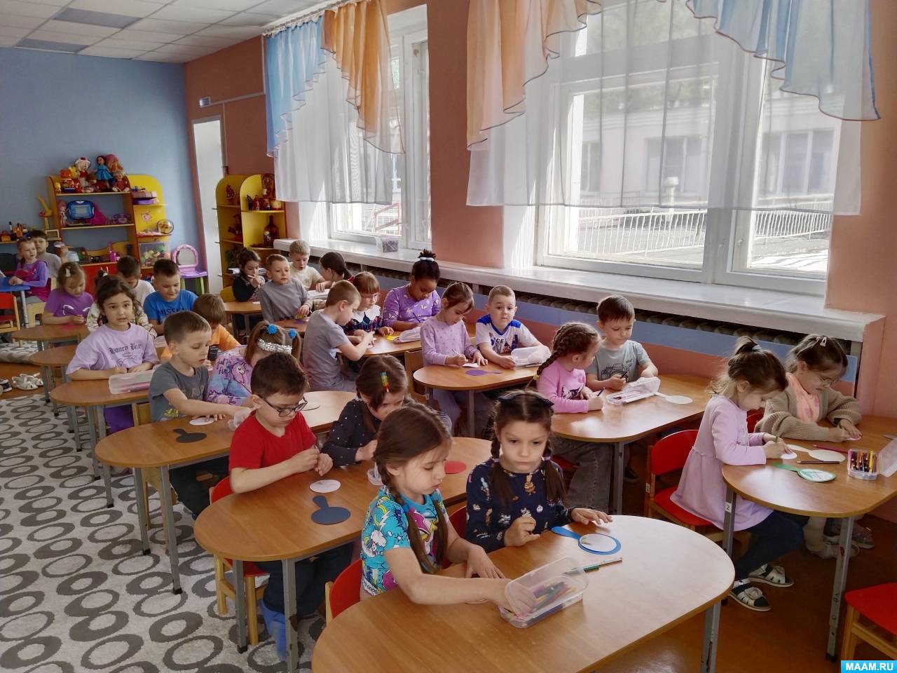 Смотреть фотографию №2 Фото №2 Кто то отдыхал на полянке в Волшебном лесу и оставил после себя мусор и кострище место где был костер