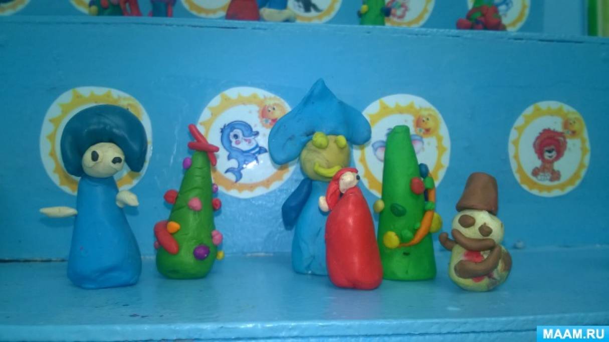 Лепка огород в подготовительной группе. Лепка девочка в длинном платье ср группа. Лепка в средней группе на тему игрушки. Игрушки из пластилина для детей. Лепка в старшей группе пруд.