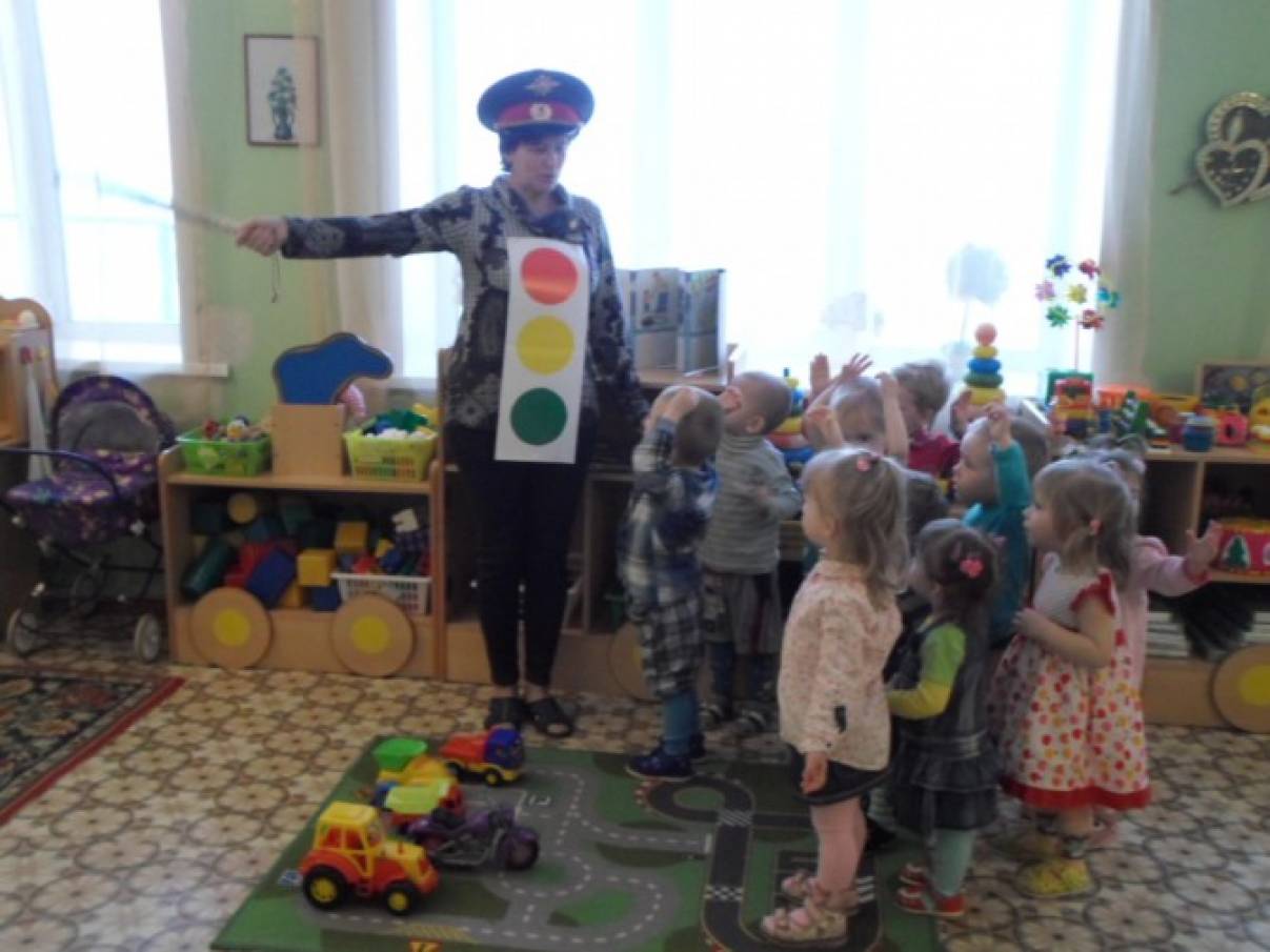 Конспект занятия «У нас в гостях веселый светофор» Фото Конспект занятия «У нас в гостях веселый светофор»