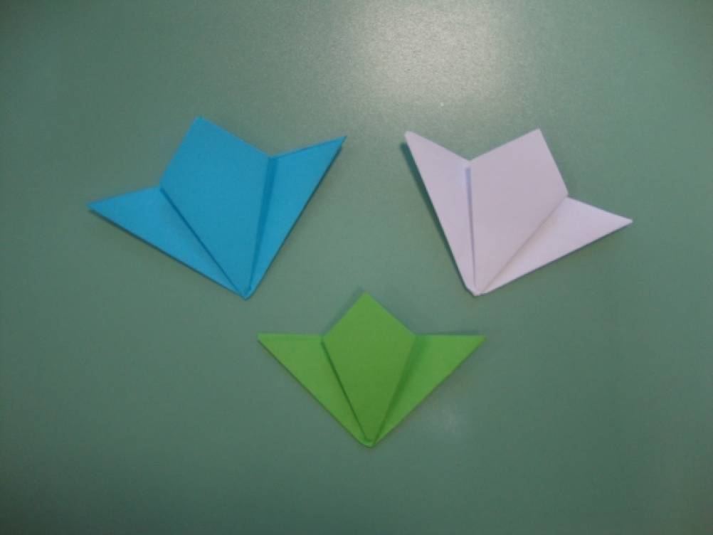 Конспекты оригами подготовительная группа. Оригами подснежники в старшей группе. Подснежники оригами для детей старшей группы. Подснежник оригами для детей средней группы. Оригами подснежники из бумаги старшая группа.