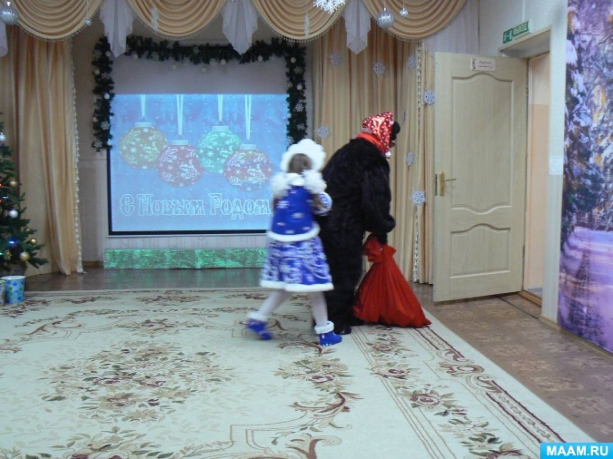 Смотреть фотографию №9 Фото №9 Новый Год в детском саду Новый год встречать Медведь тянется Ура Мишка проснулся Медведь Скольк м жн тут к ич ть Н д ёшь ты мн п сп ть Весело будет сегодня у нас Елочке песню подарим сейчас