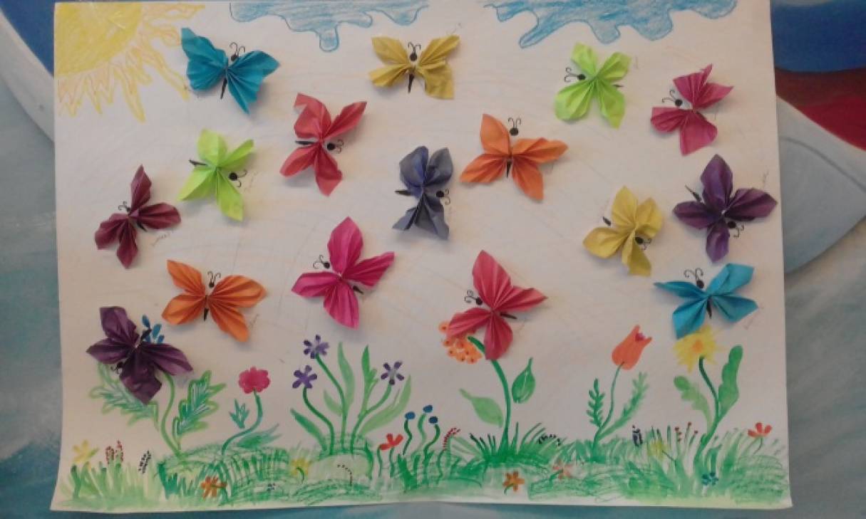 Рисование на тему насекомые в старшей группе. Апликация «бабочки на лугу» подготовительной группе. Поделки на тему лето. Коллективное панно бабочки. Поделки на летнюю тему.