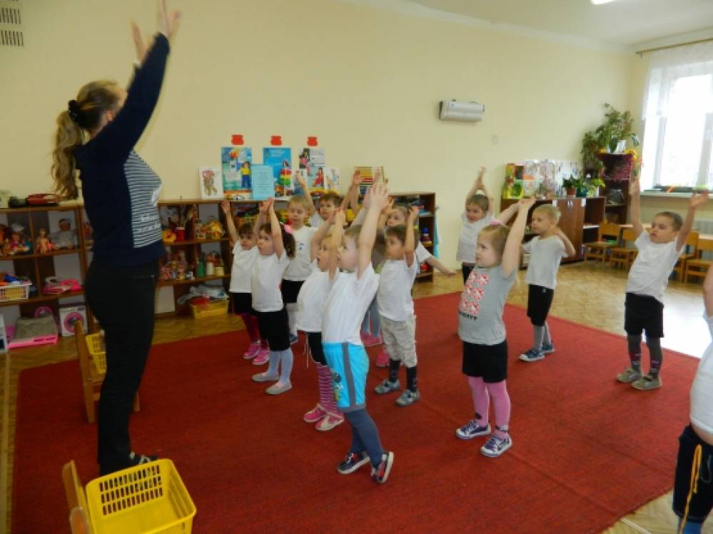 Спортивное развлечение день матери в средней группе. Развлечение для детей средней группы день здоровья. Сильные смелые ловкие умелые в средней группе. Зверобика средняя группа. Спортивное развлечение мы сильные смелые ловкие в средней группе.