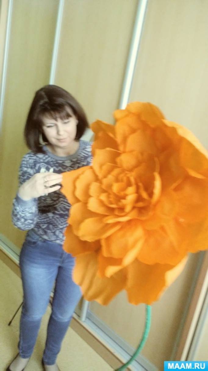 Огромные цветы из бумаги