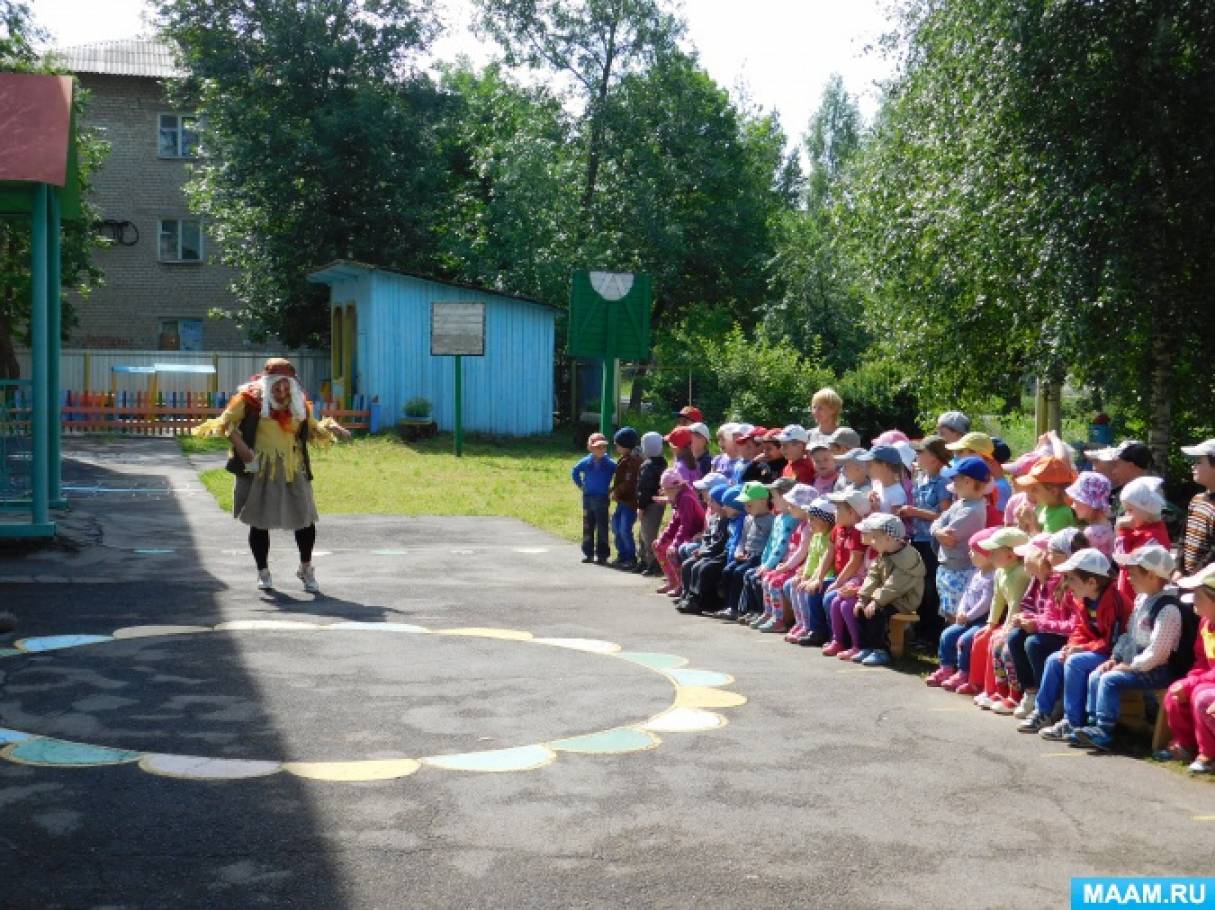 Летний спортивный праздник «На день рождения к Бабе-яге» Фото Летний спортивный праздник «На день рождения к Бабе-яге»