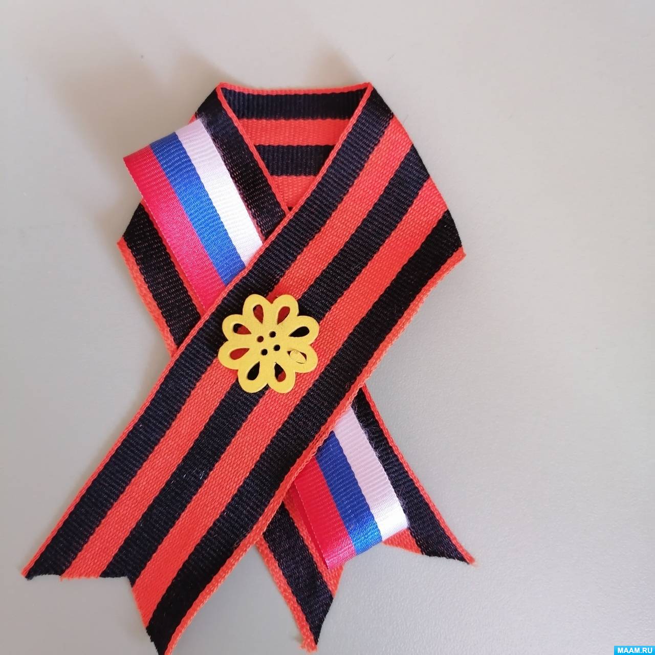 День Победы. Броши в технике канзаши к 9 мая. Воспитателям детских садов,  школьным учителям и педагогам - Маам.ру