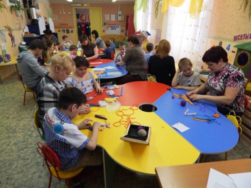 «Гирлянда дружбы» в «Ягодке». Участие старшей группы в Международной миротворческой акции Фото «Гирлянда дружбы» в «Ягодке». Участие старшей группы в Международной миротворческой акции