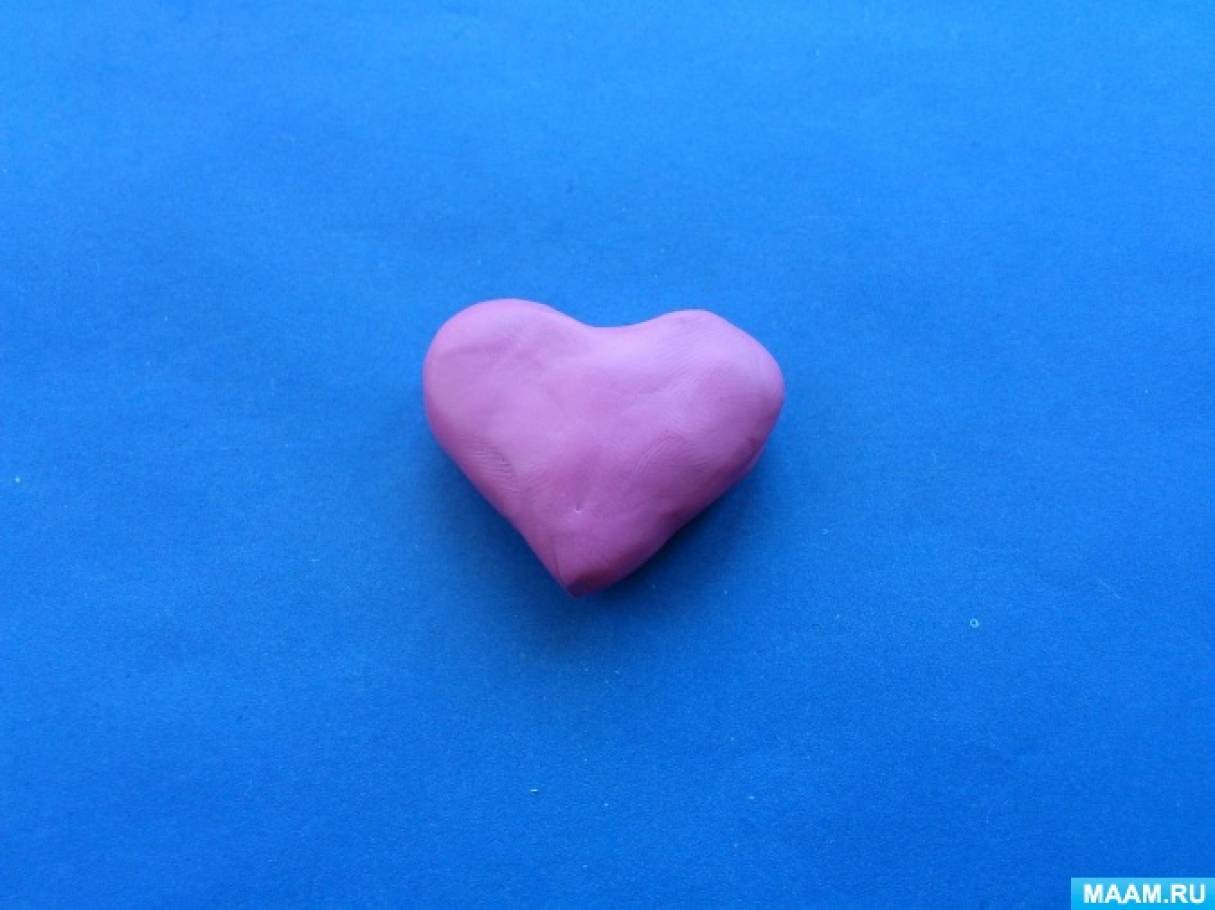 Сердце из пластилина. Лепка сердечко. Пластилиновое сердечко. Сердце пластилин.