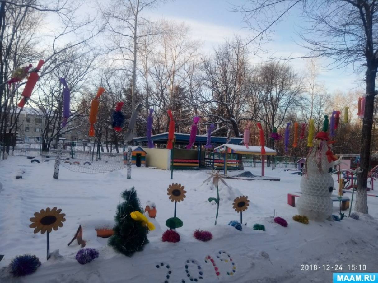 Смотреть фотографию №4 Фото №4 поставили на большую палку чтобы не улетел снеговика соборного из пластиковых стаканчиков