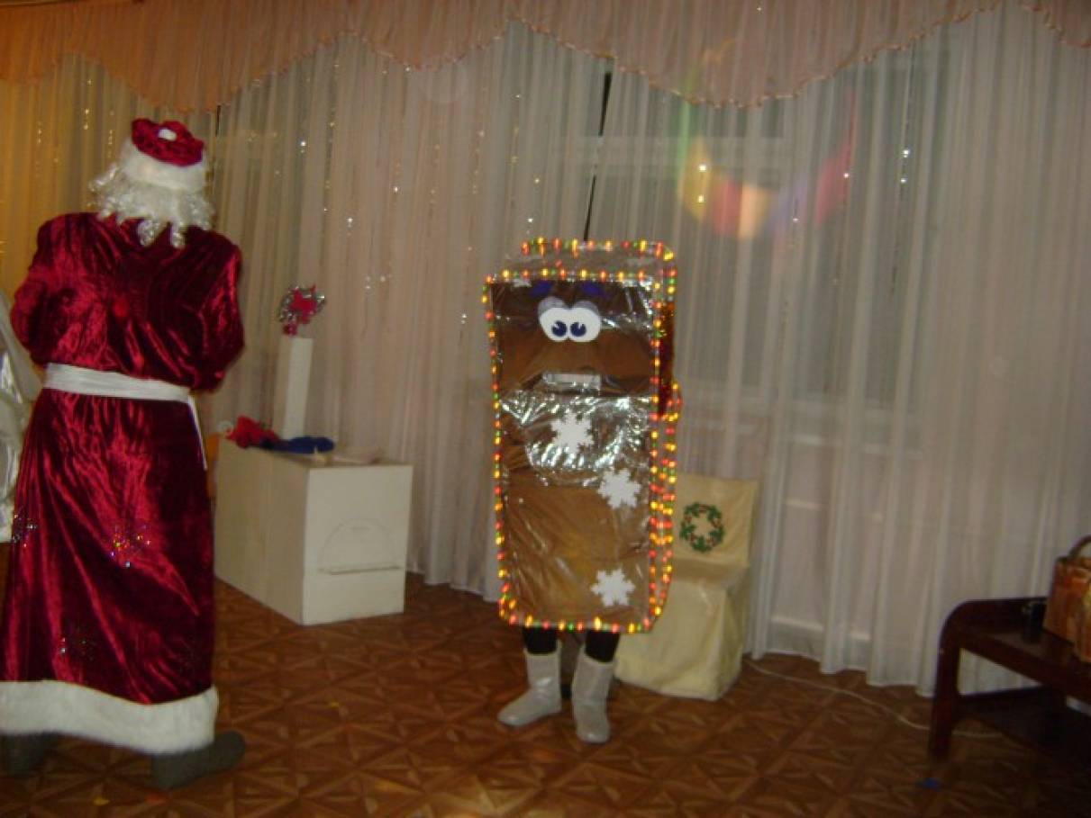 чудо аппарат на новогоднем утреннике. сюрпризный момент на новогоднем утреннике горка. сюрпризный момент на новый год в детском саду банкомат. банкомат на новый год в детском саду. новогодняя сценка в детском саду.