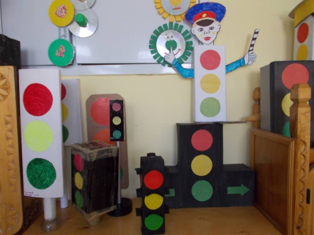 Положение о проведении в детском саду выставки творческих работ «Мой друг — светофор»