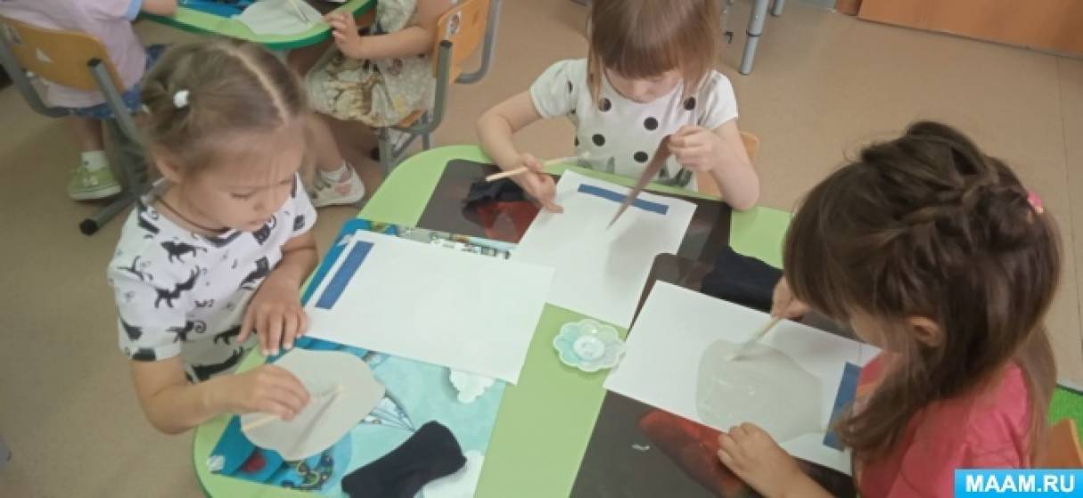 Мультимедийный проектор в детском саду. Дети в детском саду у интерактивной доски. Занятие с мультимедийной поддержкой в доу. Родительское собрание в доу фото. Фото работы воспитателя в доу с применением икт.