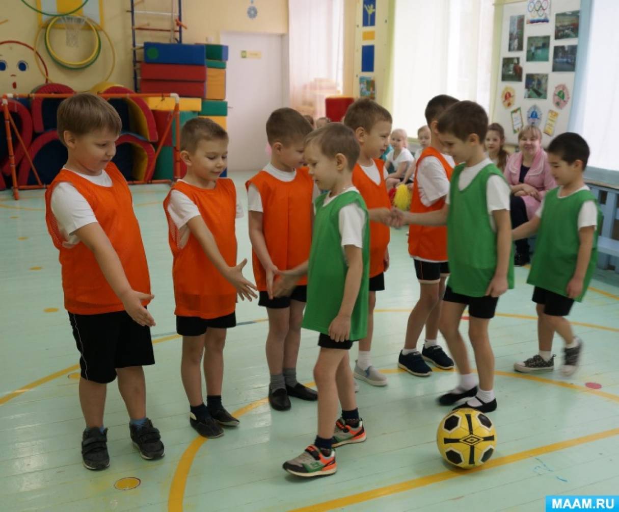 Упражнение для ребенка 5 лет футболом