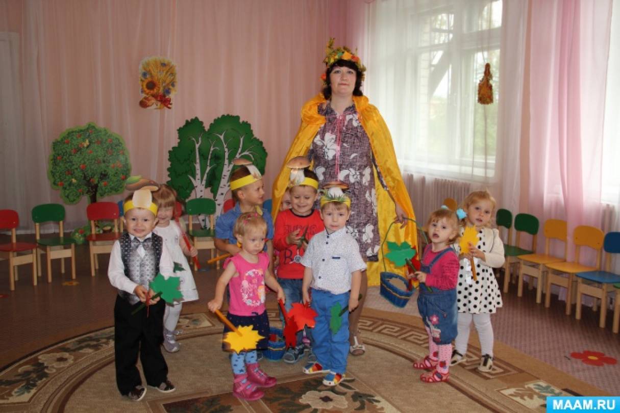 Сценарий осеннего праздника во 2 младшей группе. Осенний праздник в младшей группе. Праздник осени в младшей группе. Праздник осени младшая группа развлечения. Праздник осени в детском саду младшая группа костюмы.