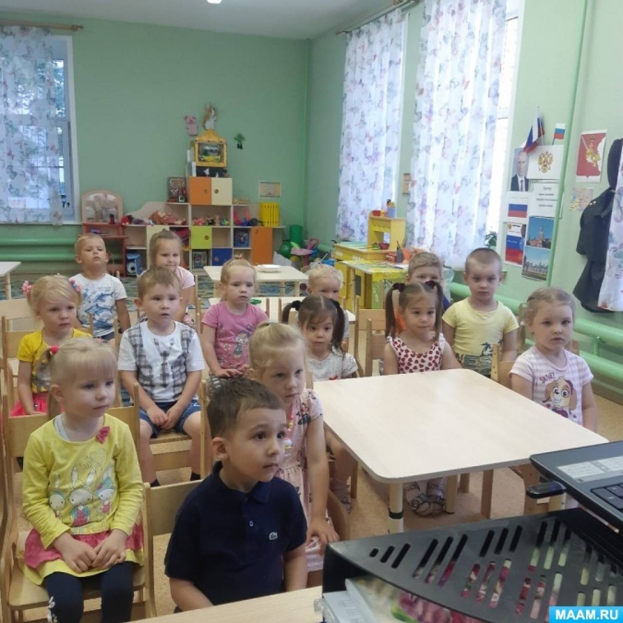 Проект «День государственного флага» в средней группе