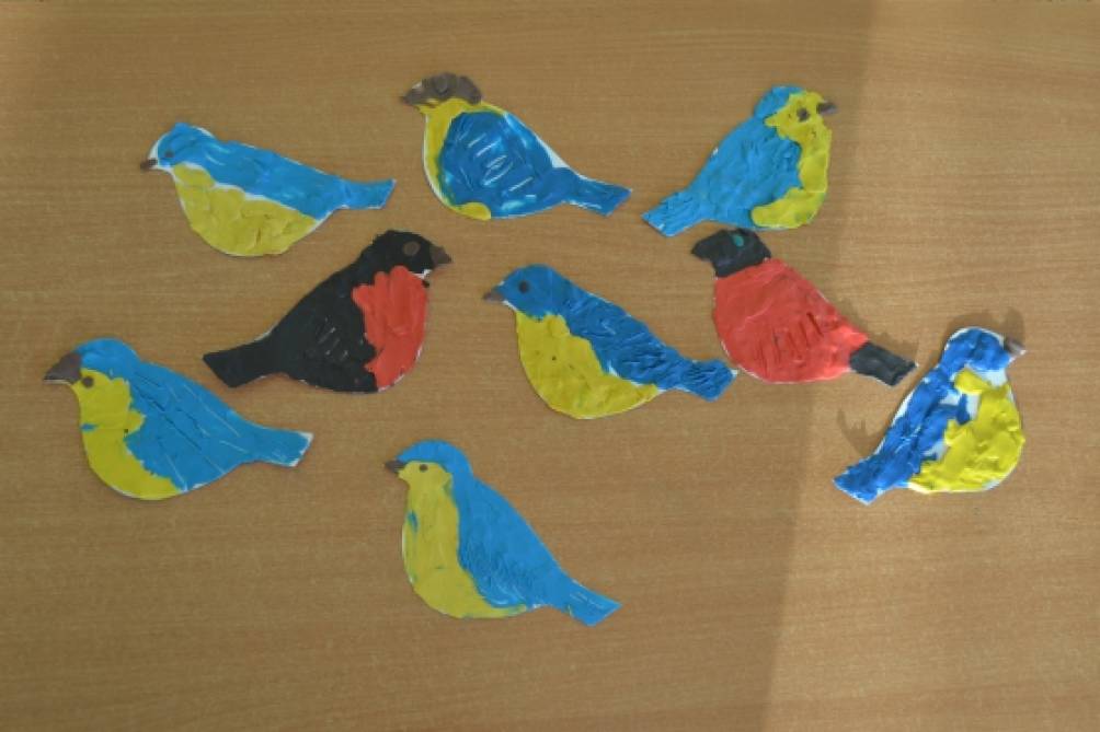 День птиц в группе раннего возраста. Пластилинография птицы в средней группе. Пластилинография синичка средняя группа. Лепка синица в старшей группе. Рисование птицы в средней группе.