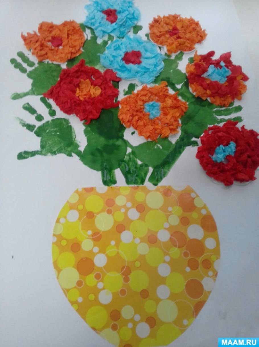 Детские работы для мам. Аппликация букет цветов средняя группа. Букет для мамы средняя группа. Букет для мамы младшая группа. Коллективная аппликация цветы.
