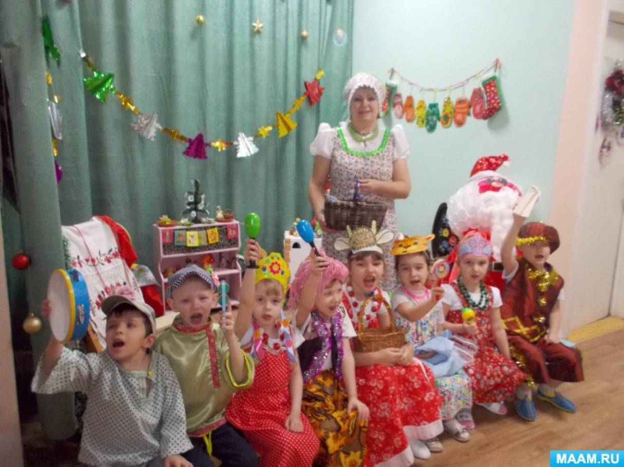 Смотреть фотографию №1 Фото №1 Ряженые ходили по домам с песенками колядками славили хозяев пели шутили в народные игры играли а их угощали разными сладостями да пирогами с собой водили Козу Дерезу