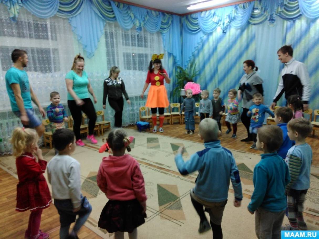 Сценарий спортивного праздника для детей средней группы и их родителей «Рождественские старты» Фото Сценарий спортивного праздника для детей средней группы и их родителей «Рождественские старты»
