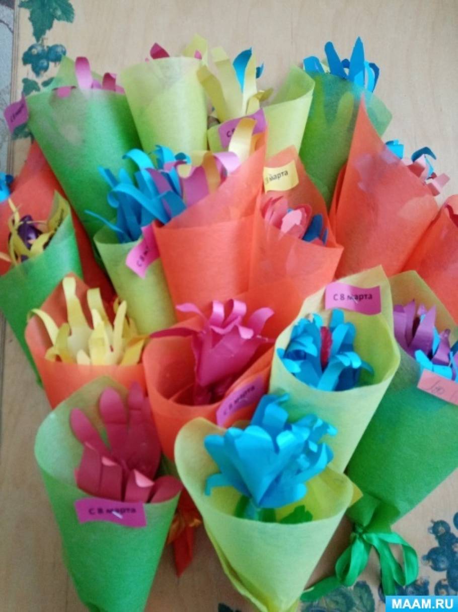 Детский мастер-класс «Цветочек из бумажных ладошек для бабушки»