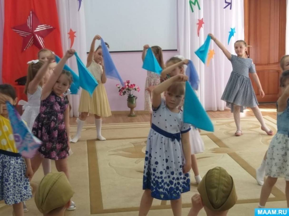 танец с платками в детском саду. танец чаек в детском саду. танец для старших дошкольников синий платочек. костюм для танца синий платочек. танец синий платочек в детском саду.