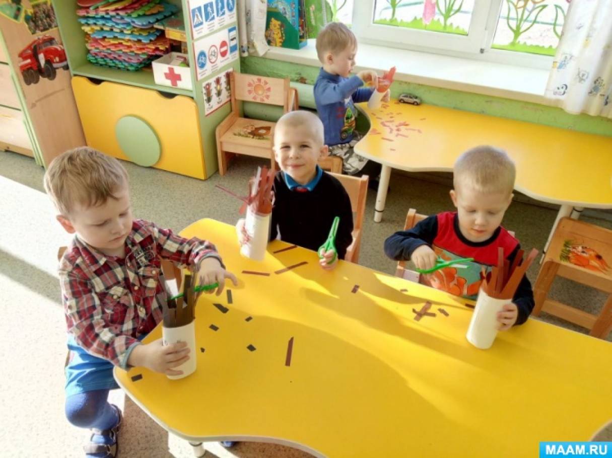 Смотреть фотографию №4 Фото №4 Чтобы научить детей не бояться пользоваться ножницами правильно через игру Поход в парикмахерскую дети с раскрепостились и с увлечением приняли своих первых клиентов