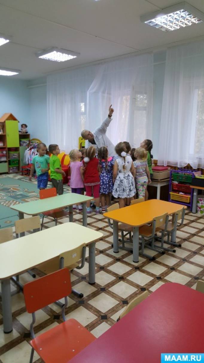 Смотреть фотографию №1 Фото №1 К детям старшей группы в гости неожиданно пришел профессор Лампочкин и сразу начал спрашивать знают дети какие бывают лампочки