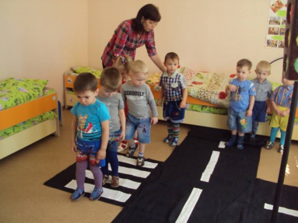 Смотреть фотографию №6 Фото №6 Оборудование макет улицы с пешеходным переходом и макетом светофора кукла зебра