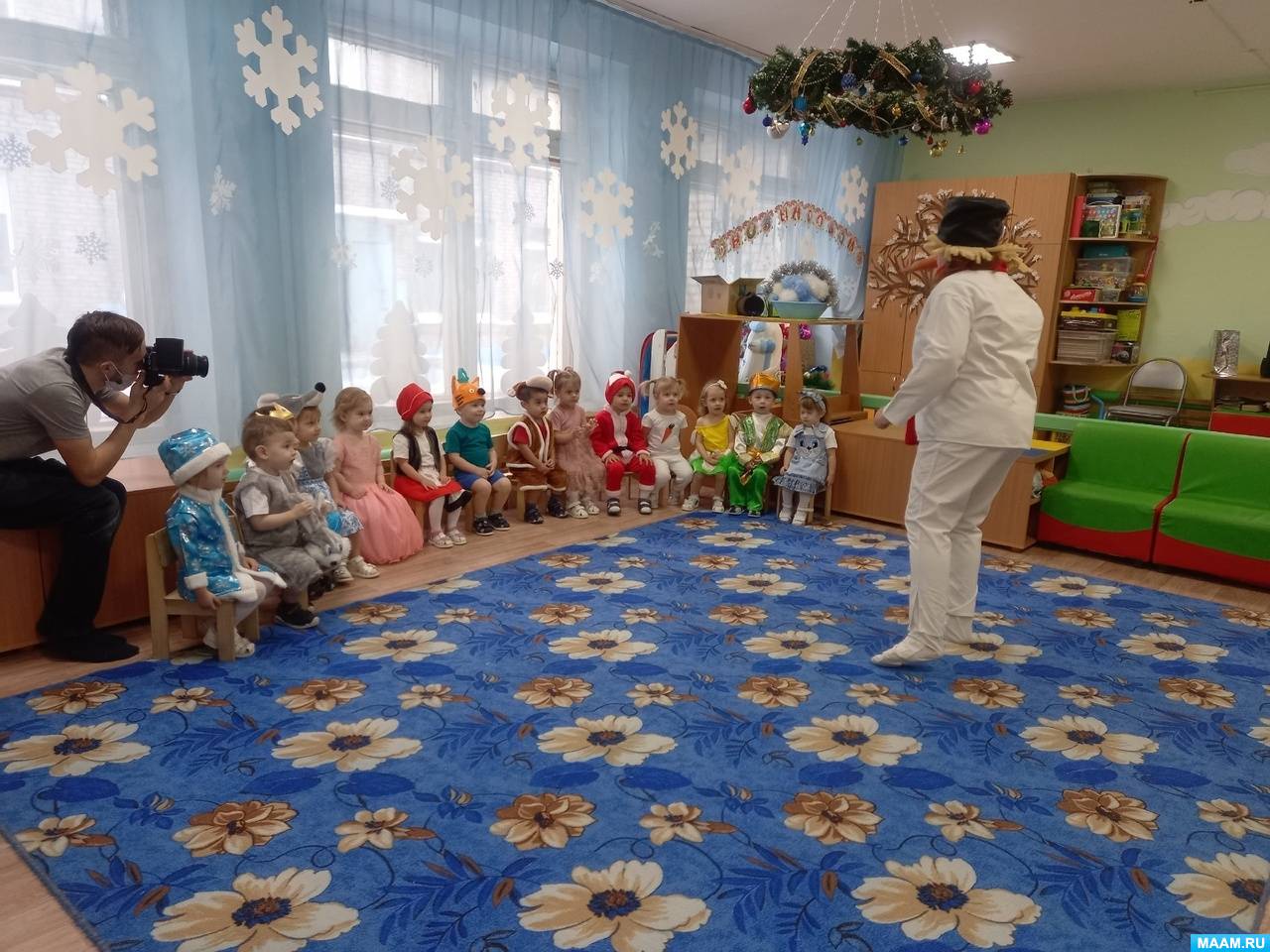 Фотоотчет о новогоднем утреннике «В гостях у сказки»