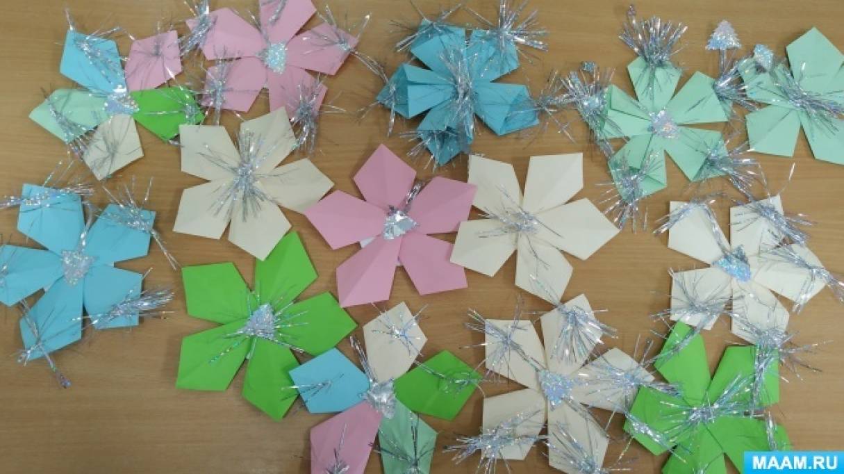 Детский мастер класс «Новогодние звёздочки» в технике оригами с детьми средней группы