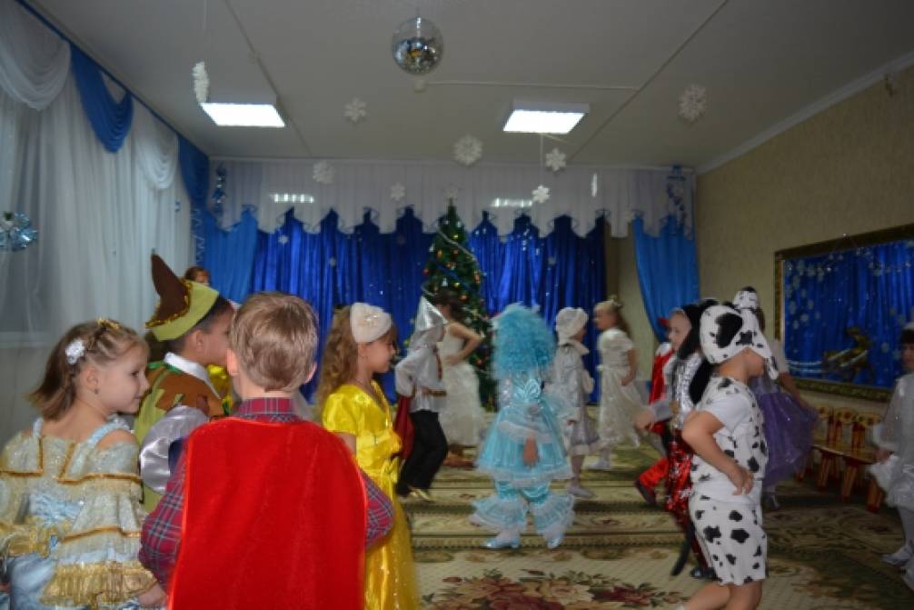 Сценарий новогоднего праздника (старший дошкольный возраст) «Снегурочка потерялась»