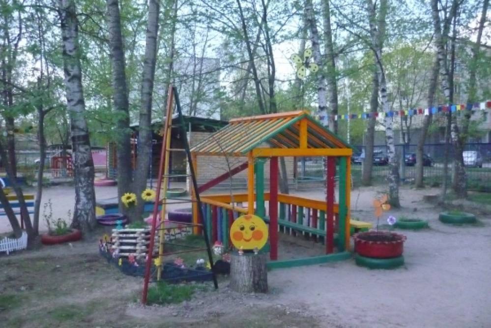 «Трудовой десант». Подготовка участка детского сада к летнему периоду Фото «Трудовой десант». Подготовка участка детского сада к летнему периоду