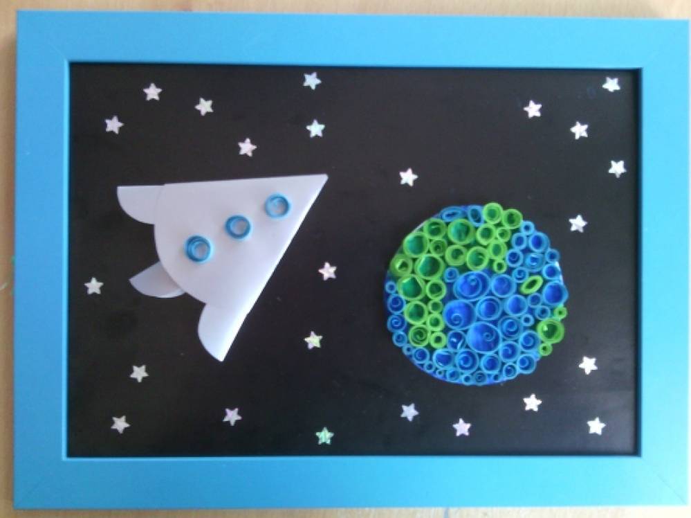 Аппликация звездное небо. Поделка ко Дню космонавтики. Поделки на тему космос. Аппликация космос для детей.