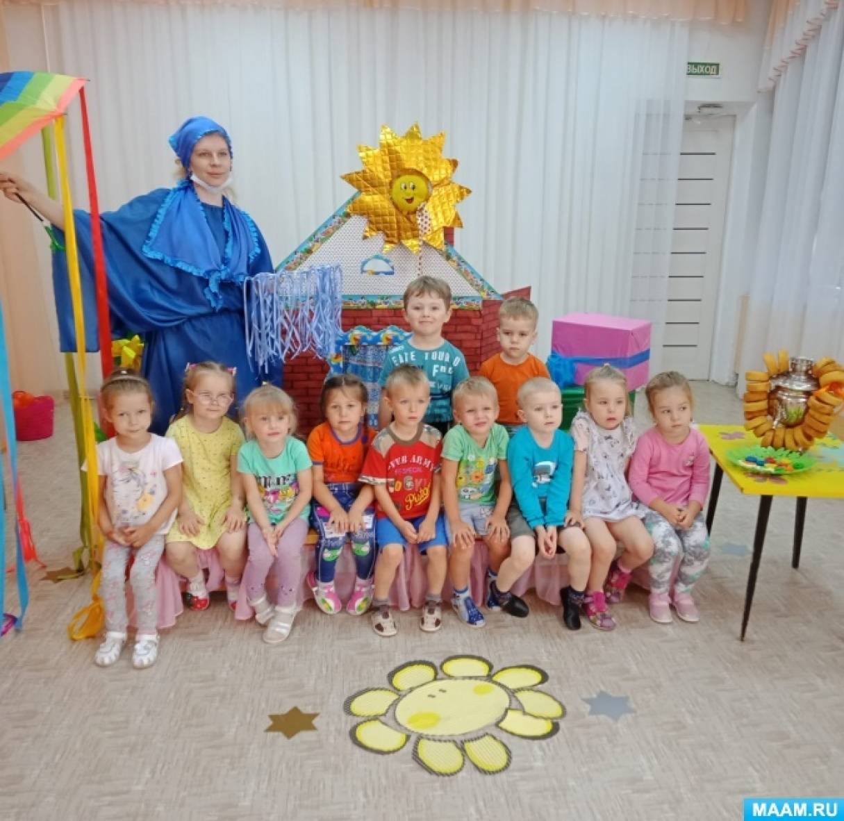 Фото №12 Силами родителей на нашем игровом участке появился домик для игр детей