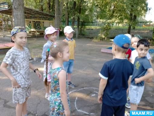 Смотреть фотографию №4 Фото №4 Потом я предложила ребятам рассмотреть кукол и игрушки животных чтобы рассказать о том какая у них эмоция