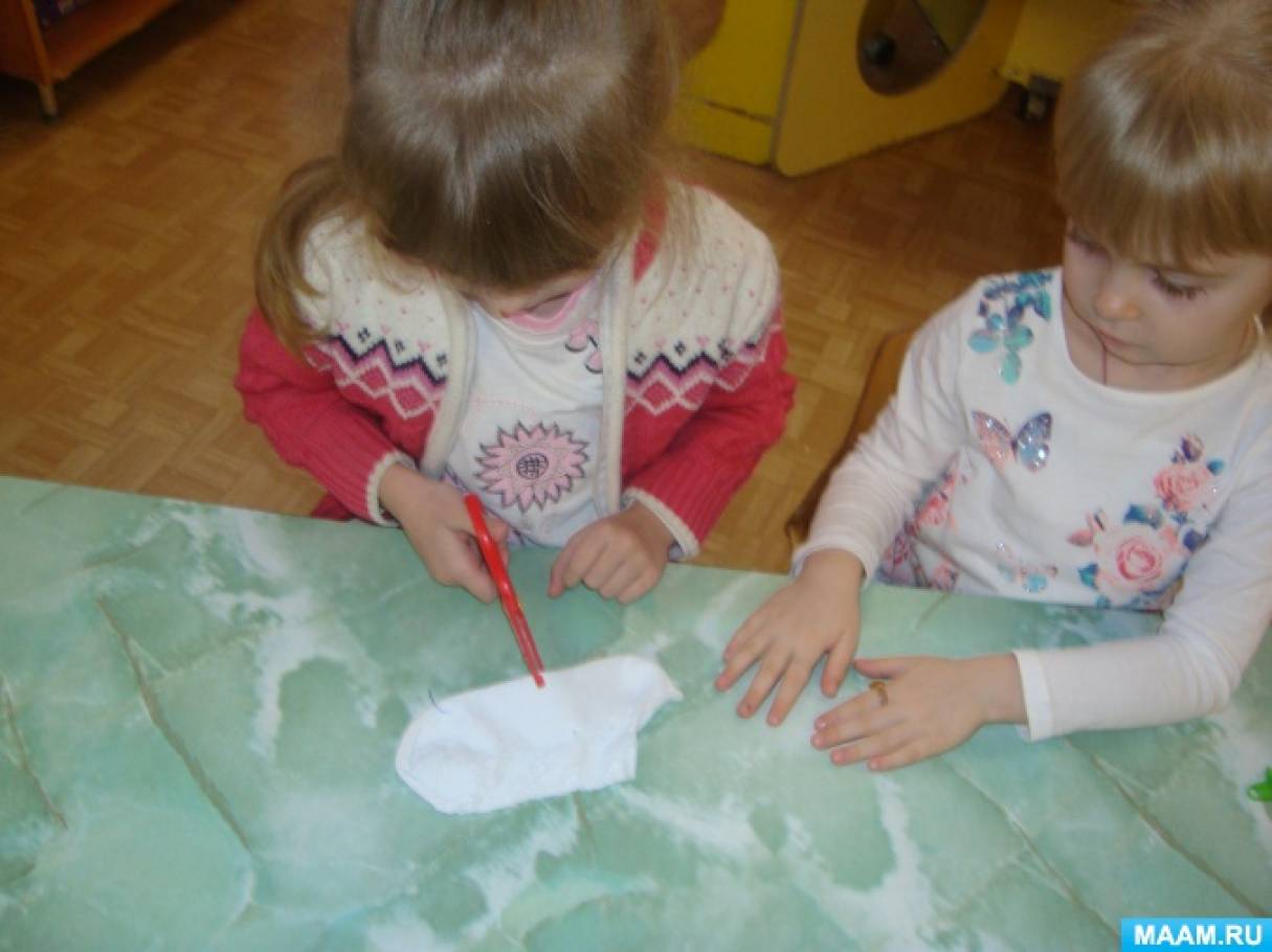 Кружок по ручному труду в подготовительной группе. Ручной труд котенок старшая группа. Кружок ручной труд. Принадлежности для аппликации. Занятие по ручному труду в старшей группе.