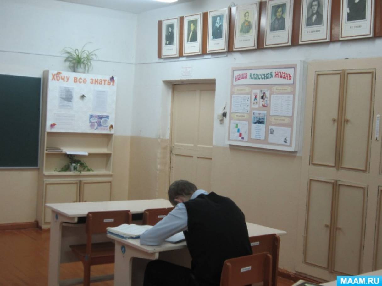 Смотреть фотографию №5 Фото №5 При работе с таблицами и репродукциями картин прикреплёнными к доске подсветка предотвращает оттеночное искажение