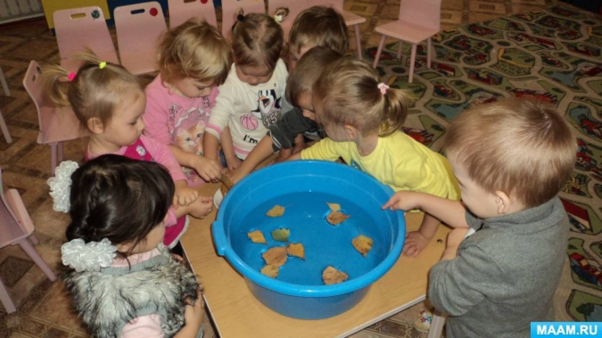 Занятие младшая группа день воды. Занятия в ясельной группе детского сада. Игрушки для ясельной группы. Занятие в первой младшей группе. Занятие с водой в младшей группе.