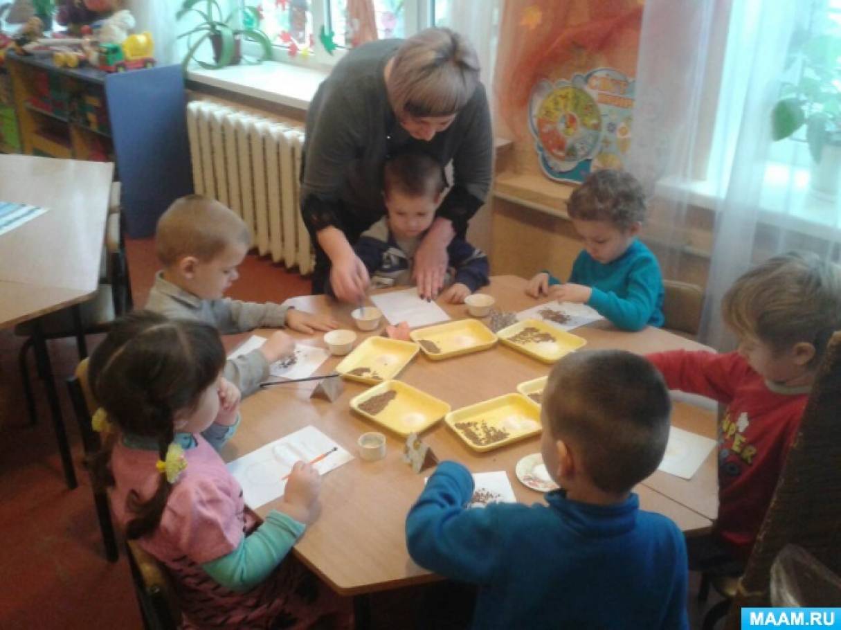 Аппликация из круп в младшей группе «Грибок»