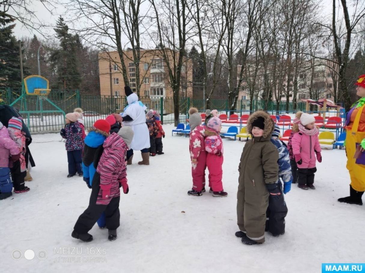 Смотреть фотографию №8 Фото №8 Оборудование санки мешок валенки конуса метелки кегли корзины разноцветные шарики флажки Ход праздника Дети из