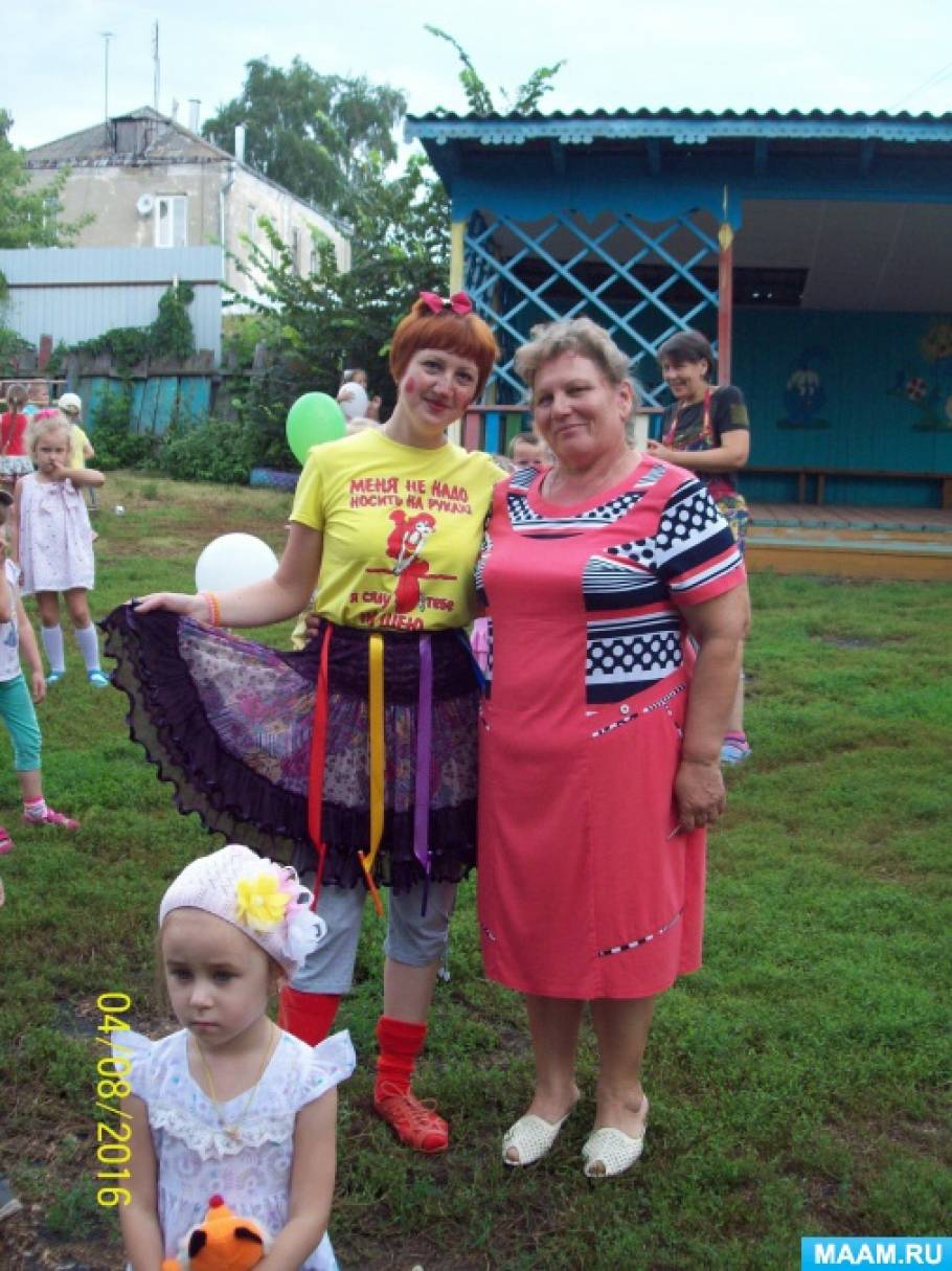 Смотреть фотографию №34 Фото №34 Клоунесса Ириска здоровается с детьми