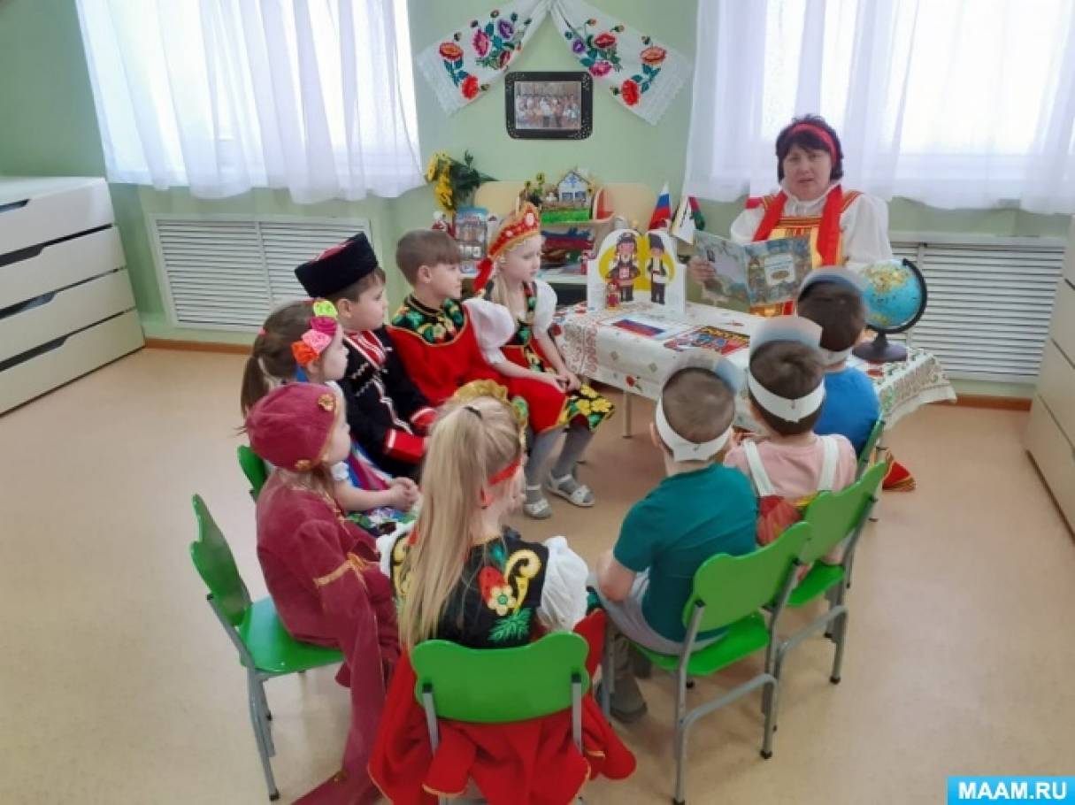Занятие день родного языка средняя группа. Праздник родного языка в старшей группе. Фото детей на день родного языка в детском саду. Международный день родного языка в доу фотоотчет. Занятие день родного языка средняя группа.