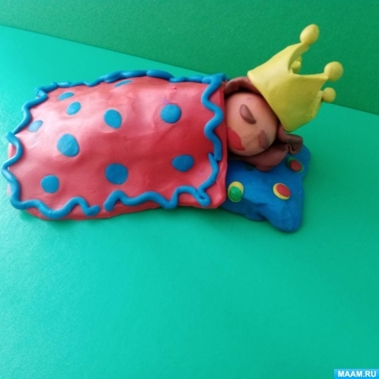 Как слепить спи. Как слепить спи. Кошка из пластилина для детей. День сна лепка. Фигурки младенцев из полимерной глины.